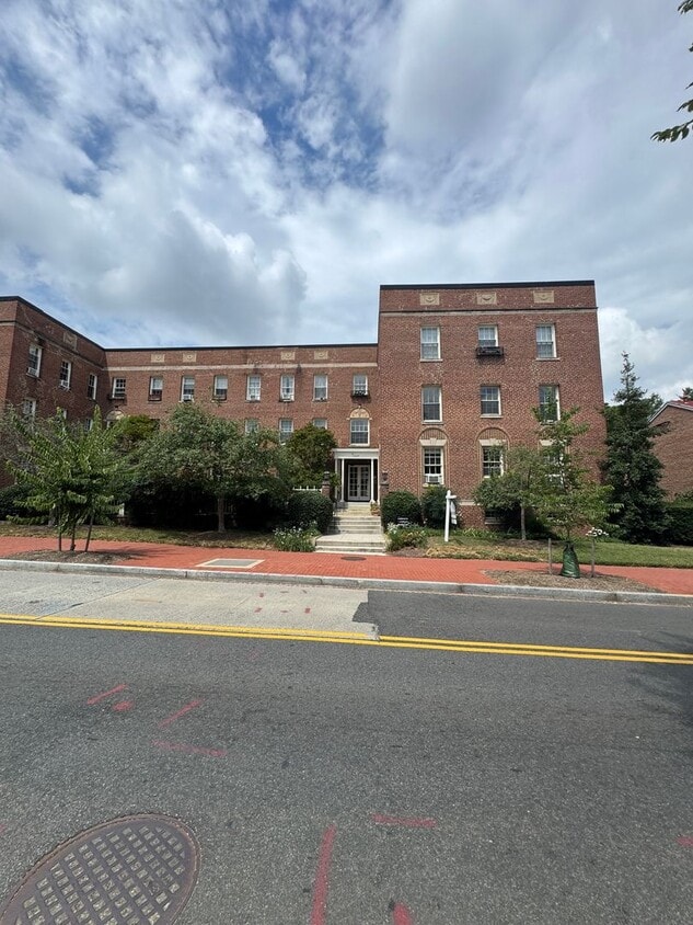 Photo - 2527 Q Street NW