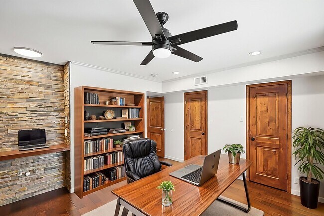 Foto del edificio - 2 Bedrooms 1 Bathroom located in Villa Tan...