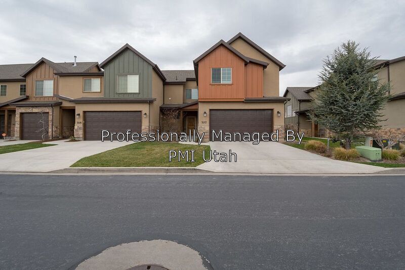 Primary Photo - 707 Mystic Creek Way