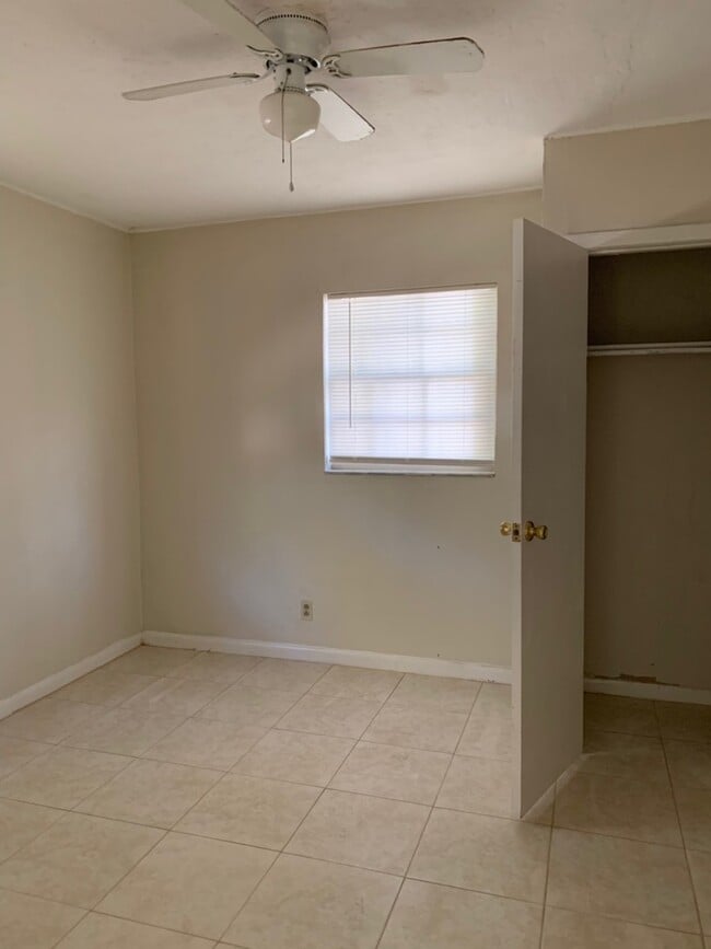 Building Photo - 4bed/2bath/2 car garage $1680/month deposit $2500