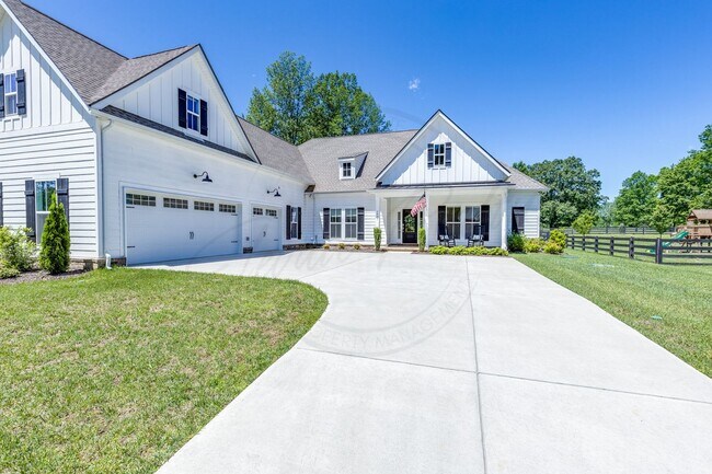 Foto del edificio - Elegant 4-Bedroom Home in Williamson County!