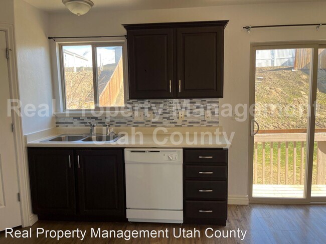 Building Photo - 3 br, 3 bath House - 1708 E Ridgefield Rd