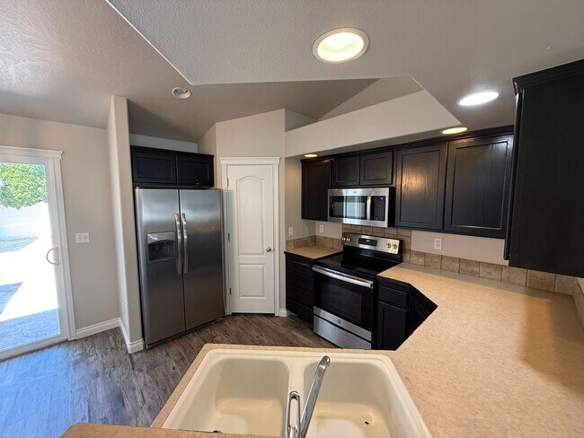 Building Photo - 10812 Saffron Dr