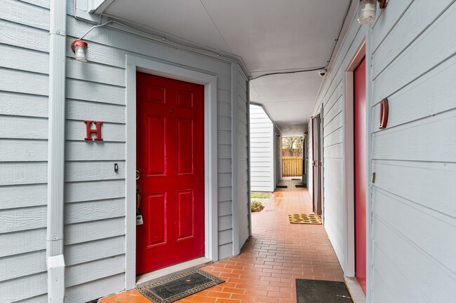 Building Photo - 701 Rosedale St