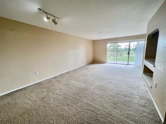 Foto del edificio - 13917 Fairway Island Dr