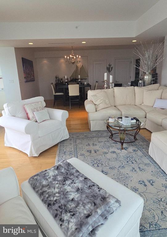 Foto principal - 717 S Christopher Columbus Blvd