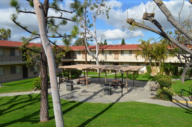 Picnic / BBQ area - Enrique Apartments