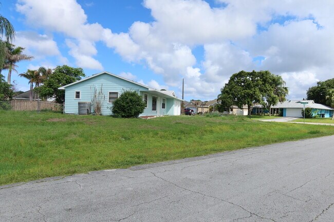 Foto del edificio - 601 SE Polynesian Ave