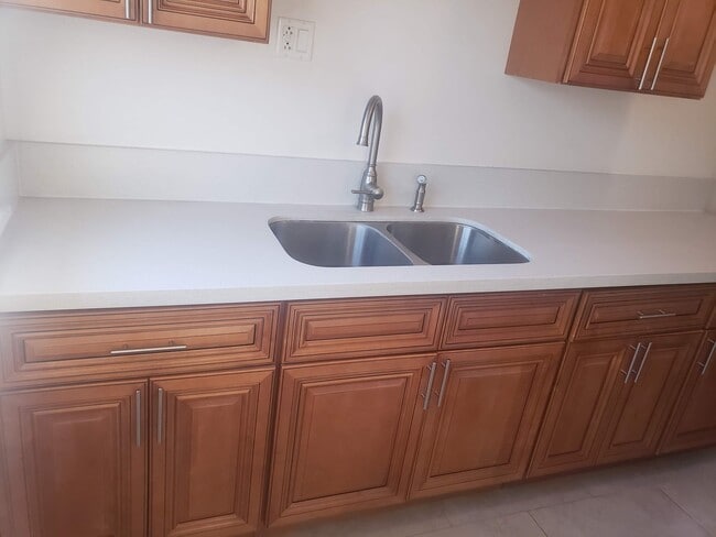 Building Photo - 1001 2nd St