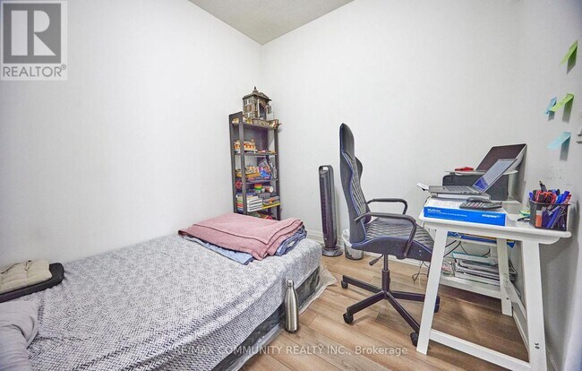 Photo du bâtiment - 3121 Sheppard Ave E