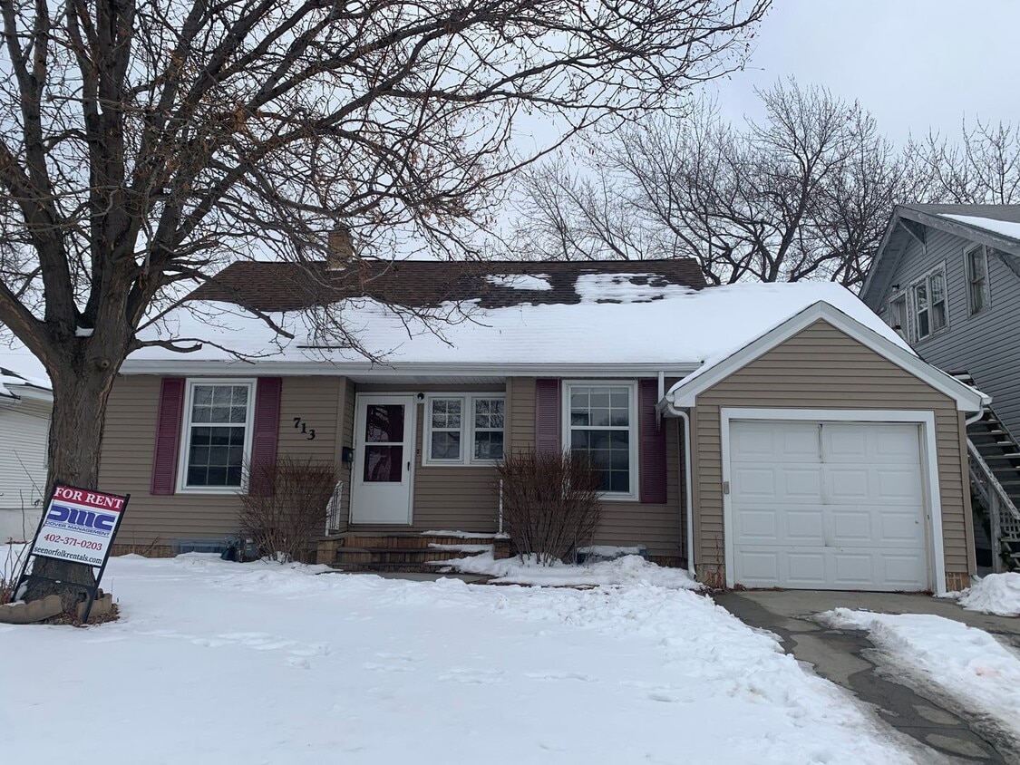 Primary Photo - 4 Bedroom, 1.5 Bathroom House Available, C...