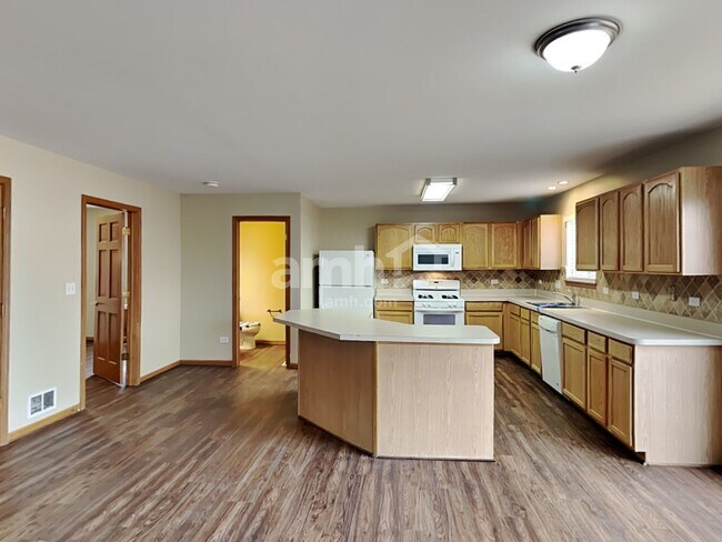 Building Photo - 3229 Kenilworth Ln