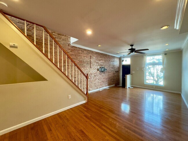 Building Photo - Charming 2Bed/3Bath Townhome in Highlandtown
