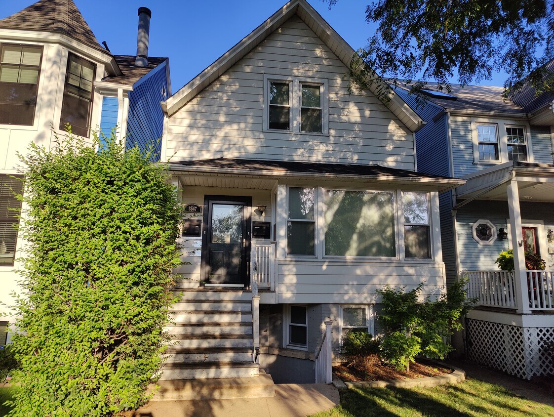 Primary Photo - 3547 N Marshfield Ave