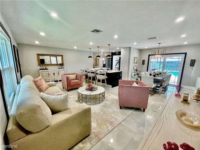 Foto del edificio - 4 br, 2 bath House - 1071 NW 8th St