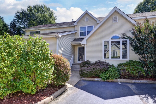 Building Photo - 5104 Salisbury Mews