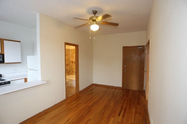 Building Photo - 640 W Barry Ave