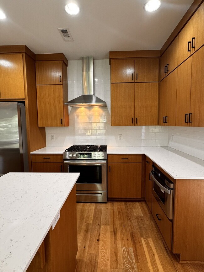 Foto del edificio - 2375 E Amherst Aly