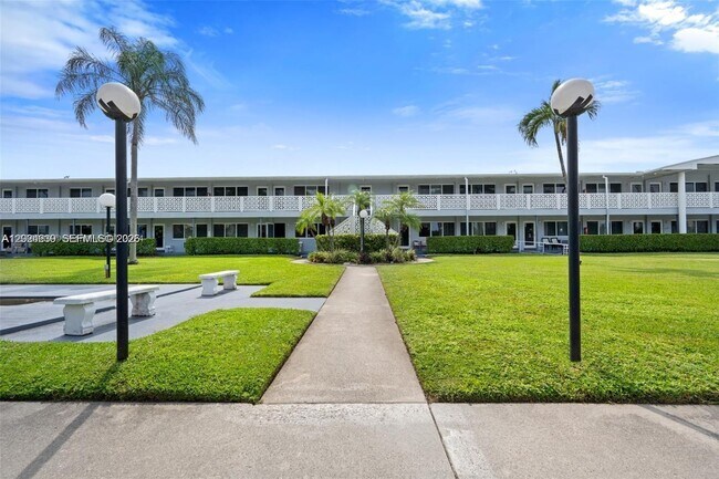 Foto del edificio - 600 Layne Blvd