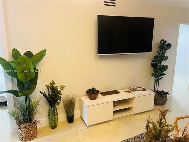 Photo - 225 Collins Ave Apartment