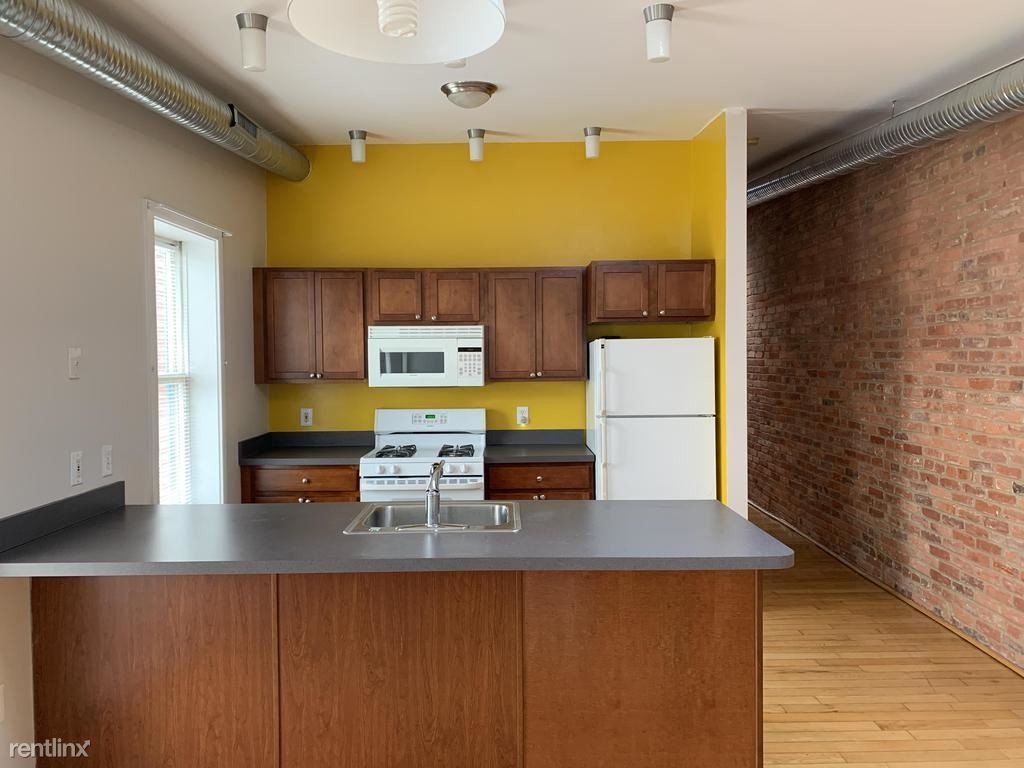 Primary Photo - 101 N Kenwood Ave