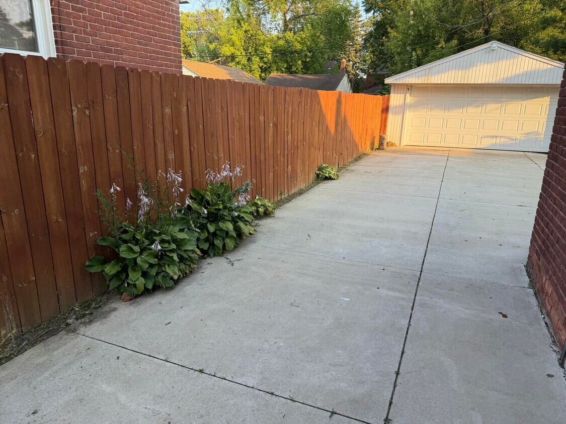 Foto del edificio - 15292 Spring Garden St