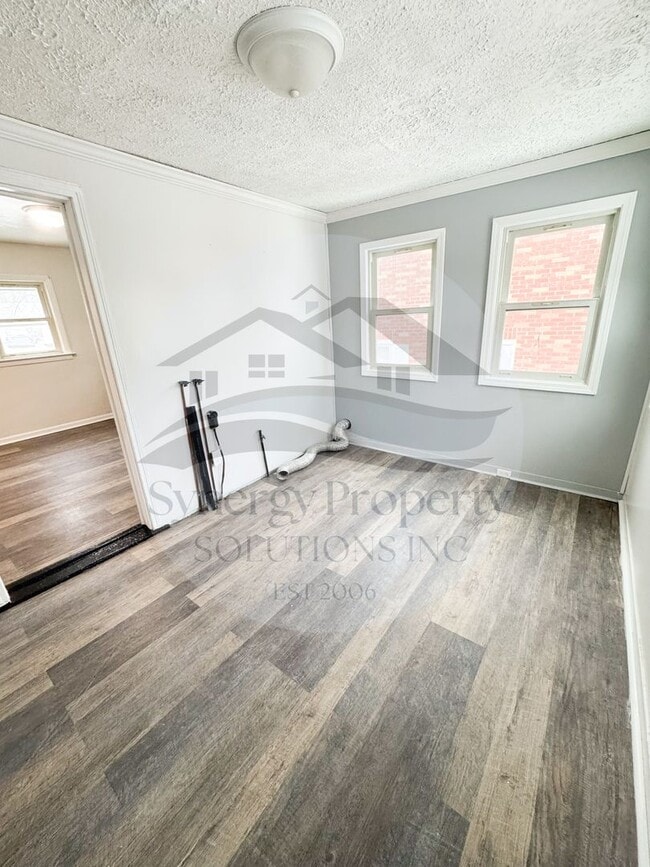 Building Photo - Madison Home