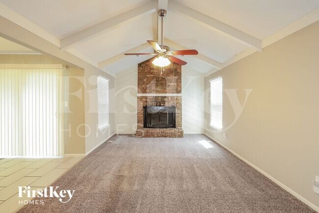 Foto del edificio - 16309 W 126th St