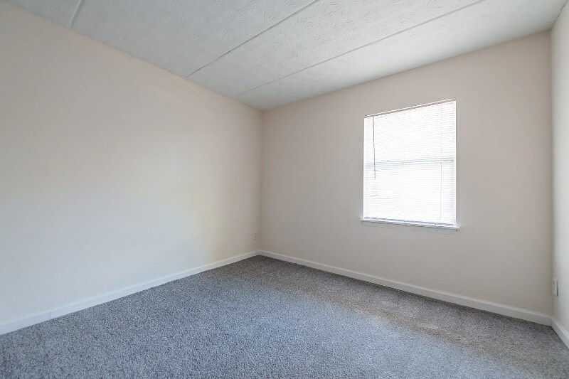 Foto principal - 5800 University Blvd W