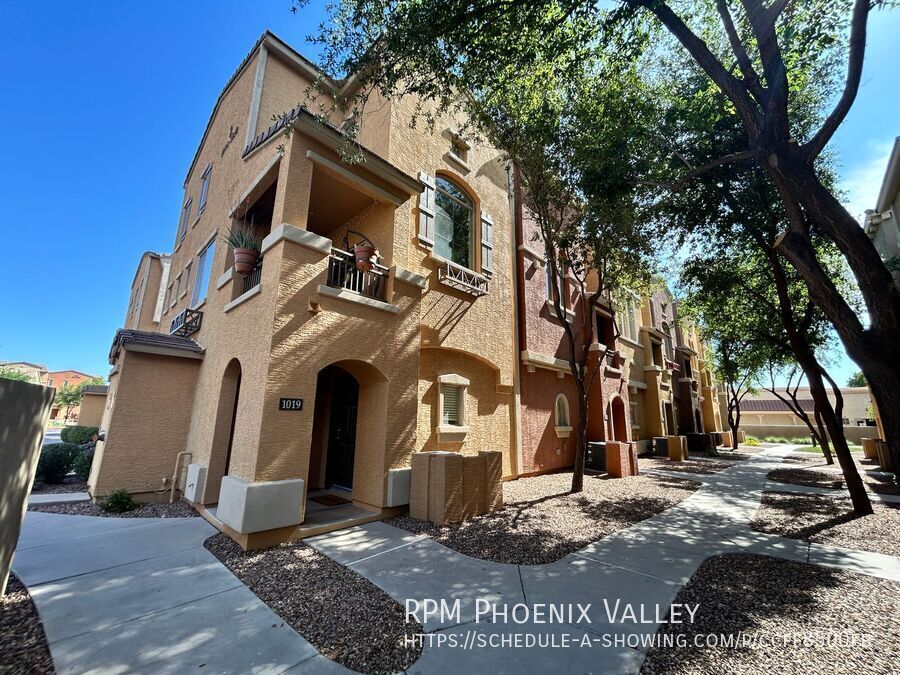 Foto principal - 240 W Juniper Ave