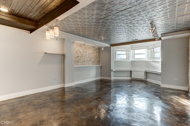 Building Photo - 2310 W Monroe St