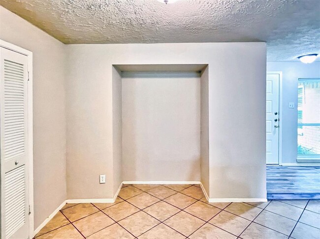 Foto del edificio - 3518 Almondwood Dr