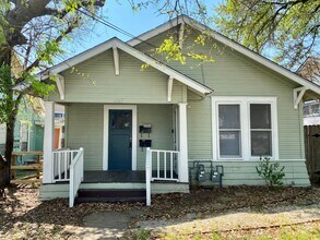Building Photo - 407 E 30th St