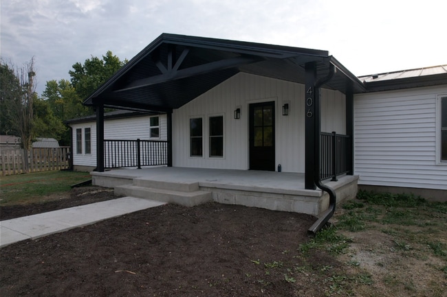 Building Photo - 406 S Northwest St