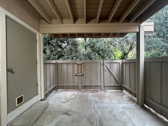 Foto del edificio - Move-In Ready 1BR in Sought-After Kirkwood...