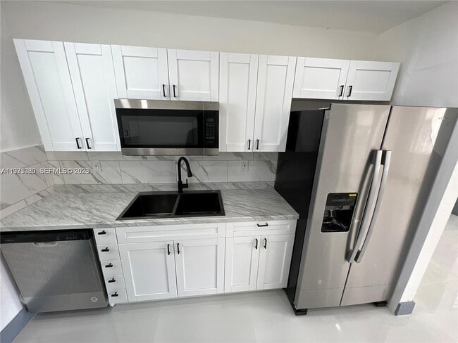 Foto del edificio - 2441 NW 32nd St