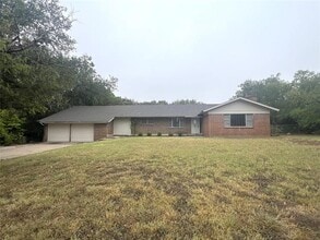 Building Photo - 1431 Eastview Dr