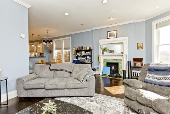 Foto del edificio - 3 bedroom in Chicago IL 60607