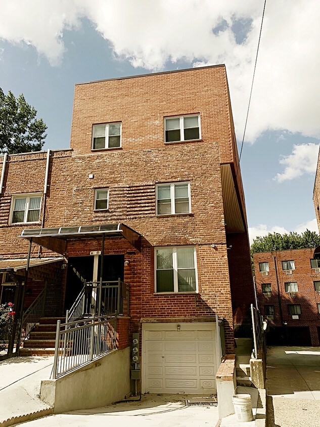 Primary Photo - 7154 163rd St