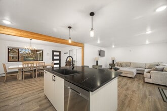 Building Photo - 420 N 6th Ave