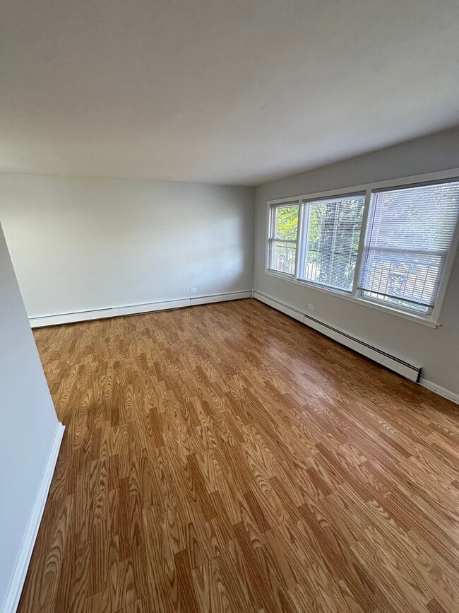 Foto del edificio - 3157 N Leclaire Ave
