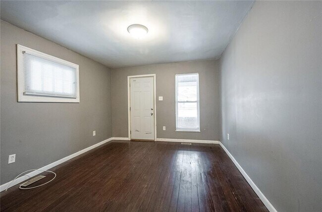 Building Photo - 2542 Brookway St