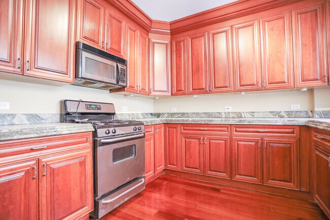 Foto del edificio - 4321 W Peterson Ave