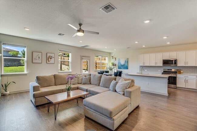 Foto del edificio - 2405 Sisterdale Ln