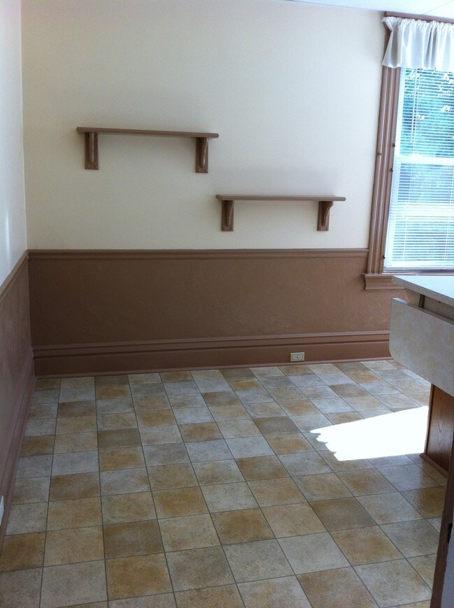 Cocina-comedor (4,37 m x 4,11 m) - 933 S Trenton Ave