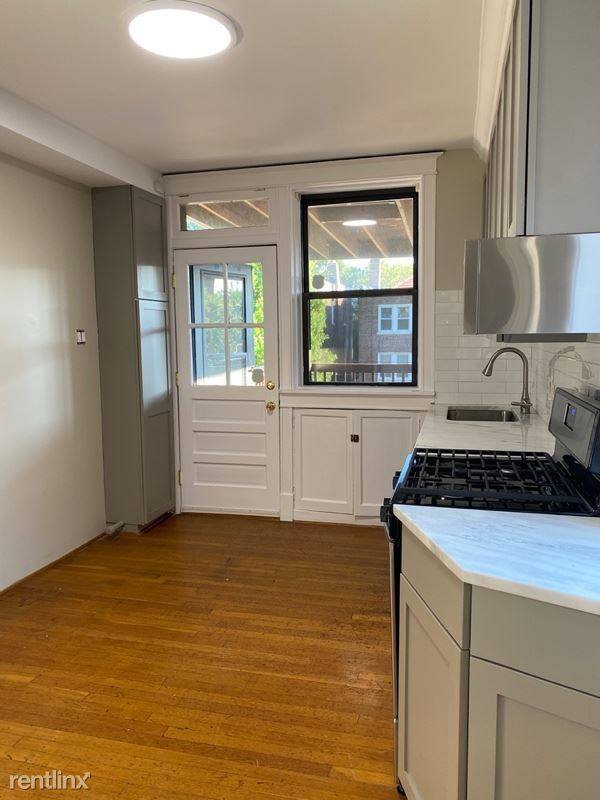 Building Photo - 3 br, 2 bath Condo - 6330 S Rosebury Ave 3...
