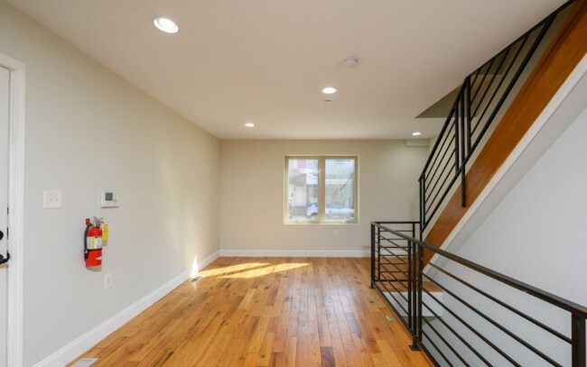 Building Photo - 422 N 40th St