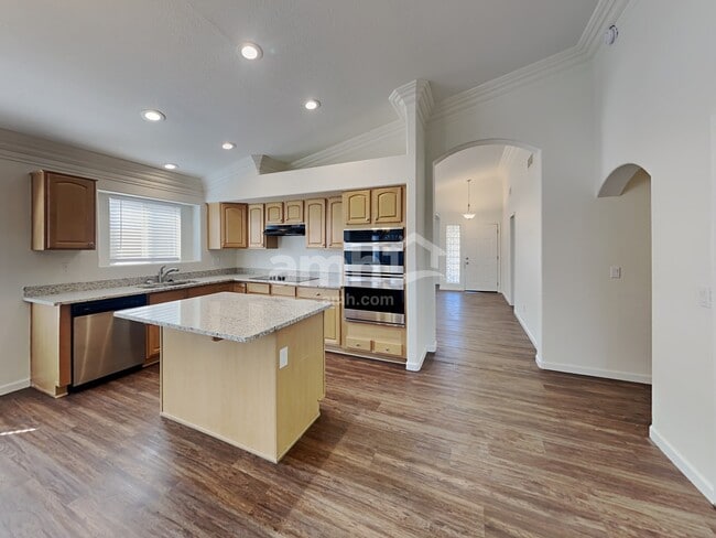 Foto del edificio - 15331 W Honeysuckle Ln