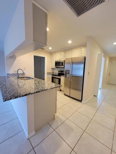 Foto del edificio - 1087 Goldenrod Rd