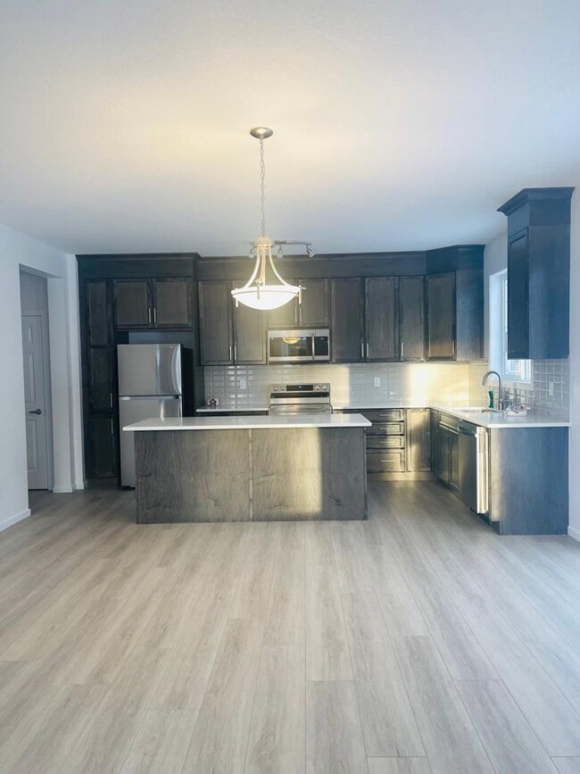 Building Photo - 127 Cityspring Manor NE